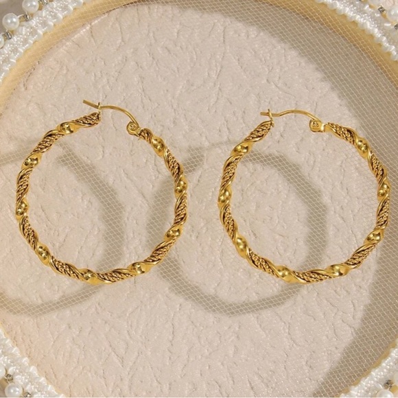 NEW 18K GOLD CUTE TWISTED WAVE HOOP EARRINGS, NICE EARRINGS, CUTE EARRINGS - Picture 6 of 6